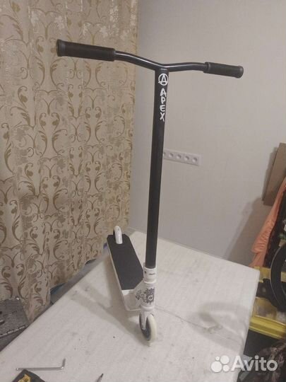 Трюковой самокат парк ретро