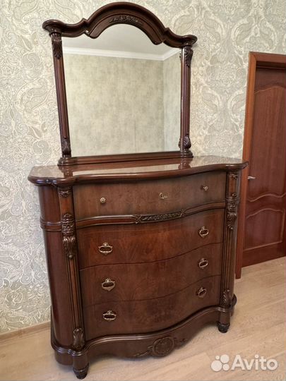 Комод, зеркало и две тумбы Италия
