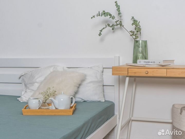 Двуспальная кровать из массива