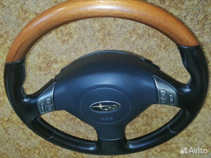 Руль Субару Момо