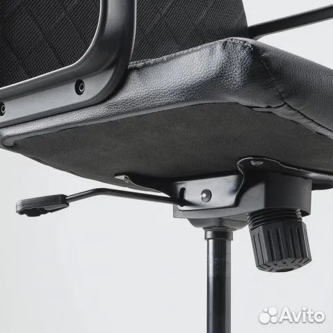 Офисное кресло