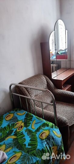 Кресло нераскладное и кровать-сетка