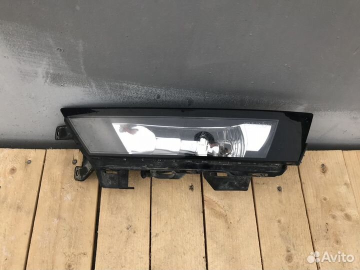 Skoda Rapid 17- Птф левая чёрная