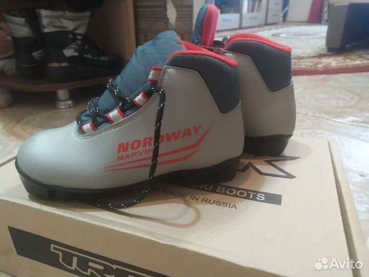 Лыжные ботинки