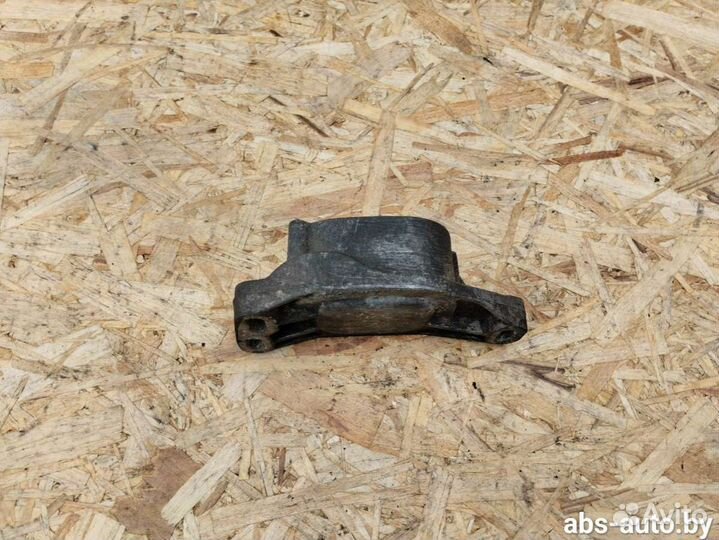 Кронштейн двигателя Volkswagen Passat B5