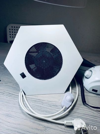 Стол для маникюра со встроенной вытяжкой