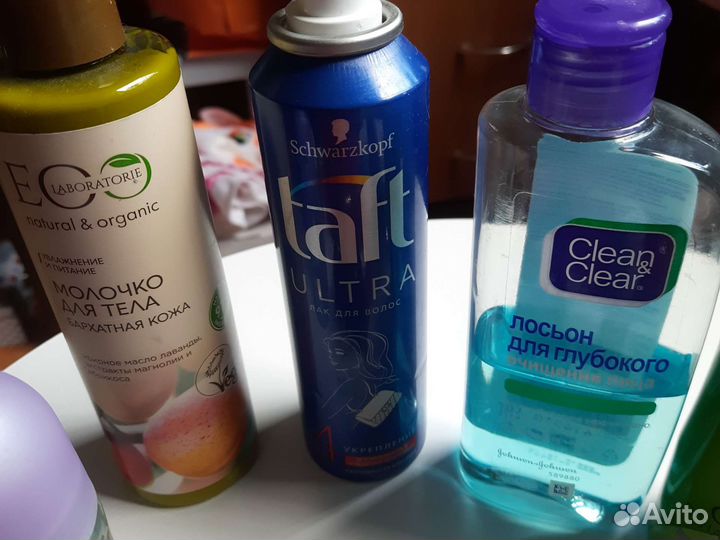 Косметика,заколки,косметичка б/у/пакет