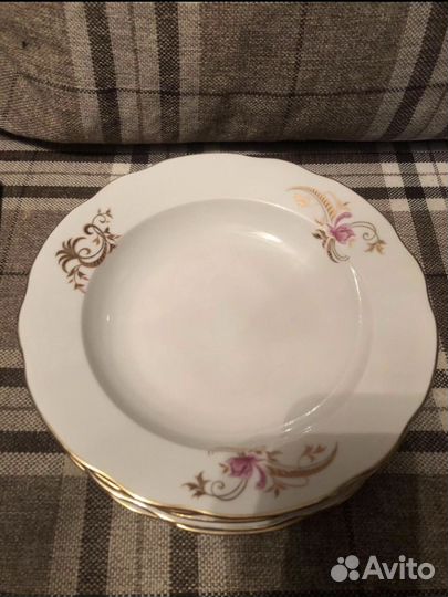 Новые глубокие тарелки из фарфора