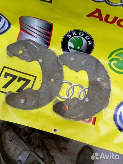 Защитный кожух тормозного диска передний Audi A5