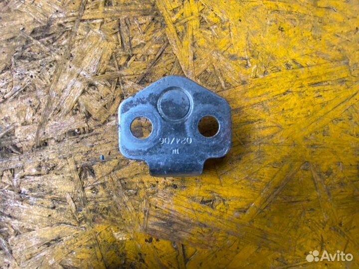 Петля замка двери Ford Fusion 1.6 2006