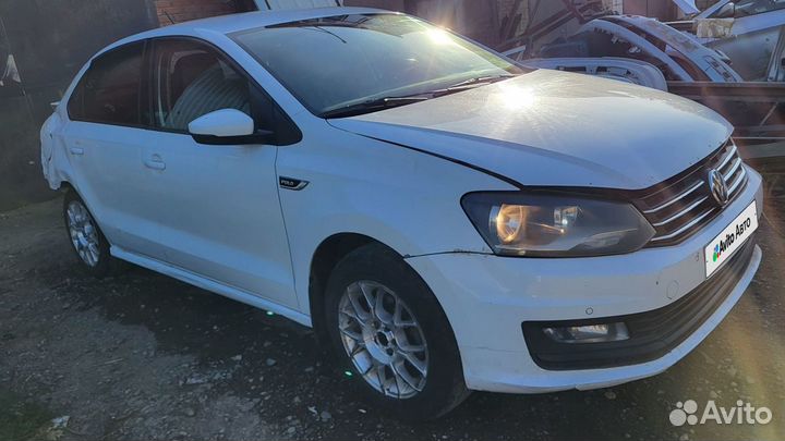 Volkswagen Polo 1.6 AT, 2015, битый, 225 000 км