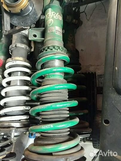 Стойки пер. На тойоту noah AZR60 и Тойота ipsum 21