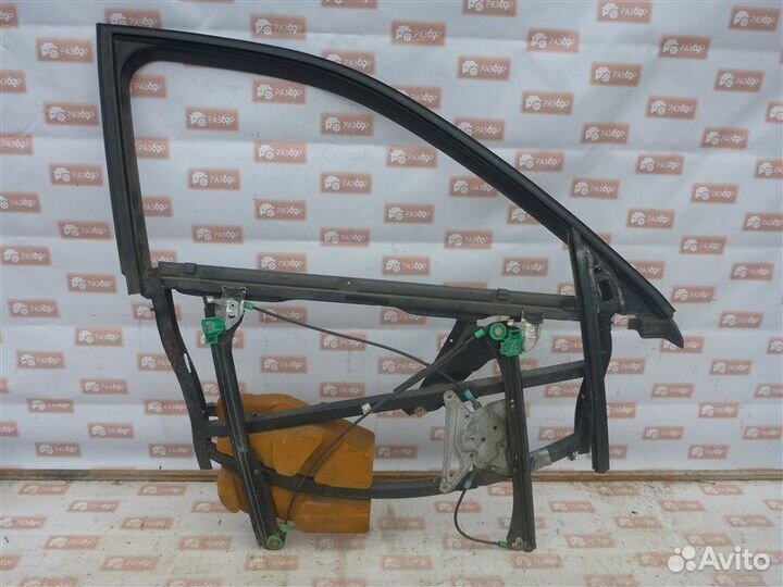 Направляющая стекла передняя правая Skoda Octavia