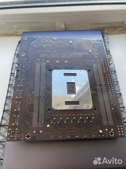 Продам рабочую материнскую плату x79