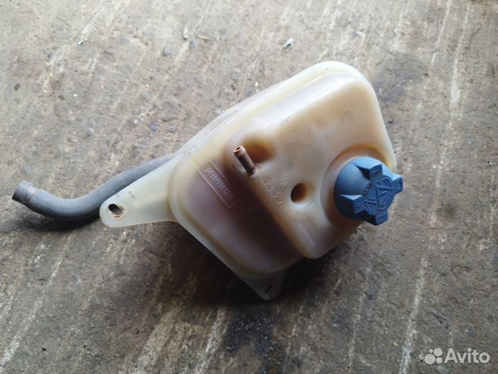 Бачок расширительный Audi 100 С3 445 1986