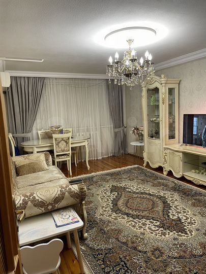 4-к. квартира, 90 м², 1/9 эт.