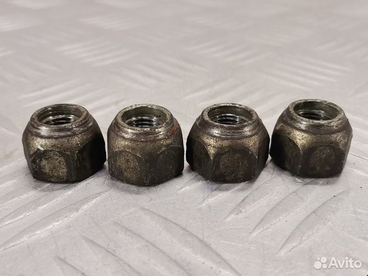 Болт Nissan Primera P10 1996 40224EJ20A