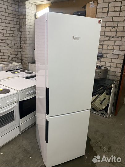 Холодильник Hotpoont Ariston No frost 2.камеры