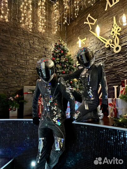 Шоу зеркальных мотоциклистов