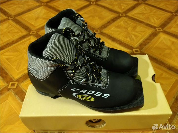 Лыжные ботинки новые