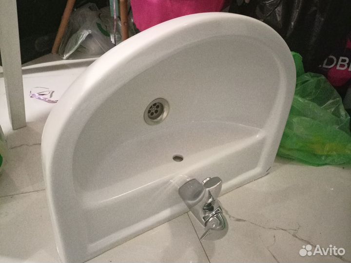 Раковина со смесителем