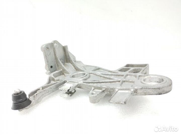 Кронштейн корпуса воздушного фильтра Mercedes-Benz