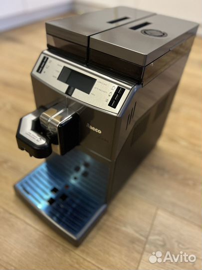 Продам кофемашинку Saeco Lirica