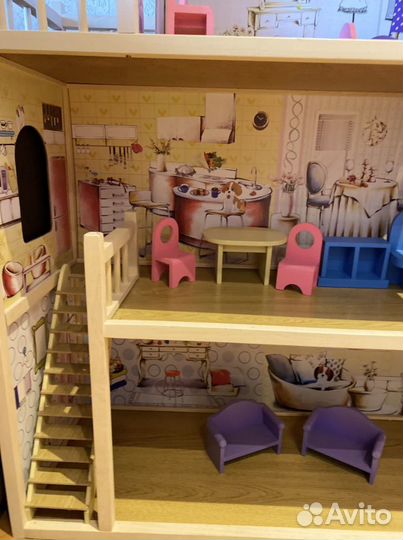 Кукольный домик с мебелью