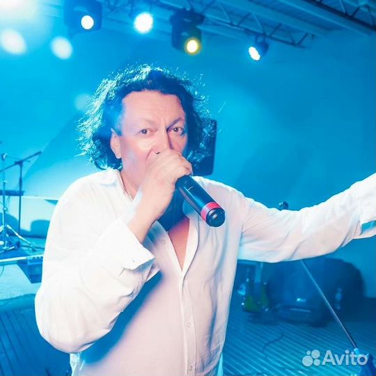 Вокалист, певец, музыкант