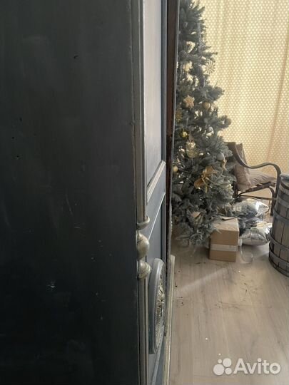 Старинный шкаф