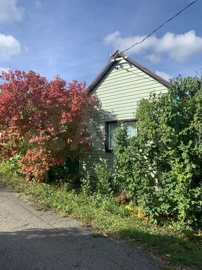 Дом 10,9 м² на участке 5 сот.