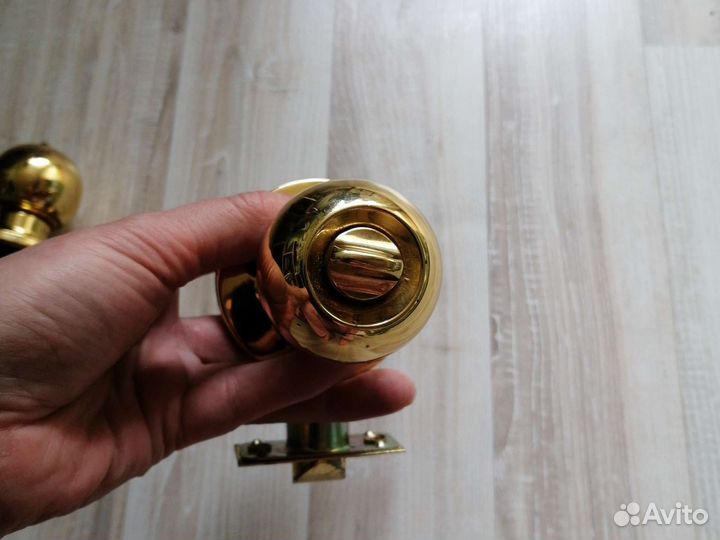 Замок с ручками