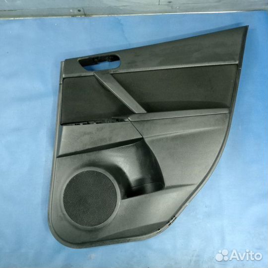 Обшивка (карта) задней правая двери Mazda 3 Bl