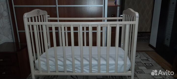 Детская кроватка с матрасом