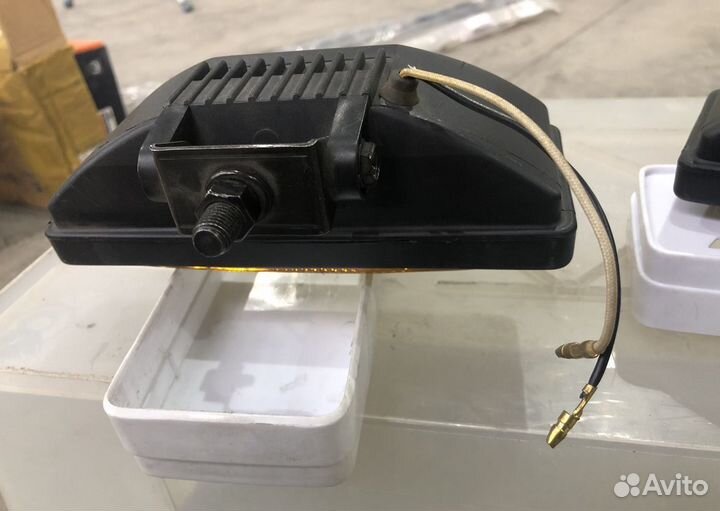 Фара дополнительная прямоугольная maxtel (желтая)