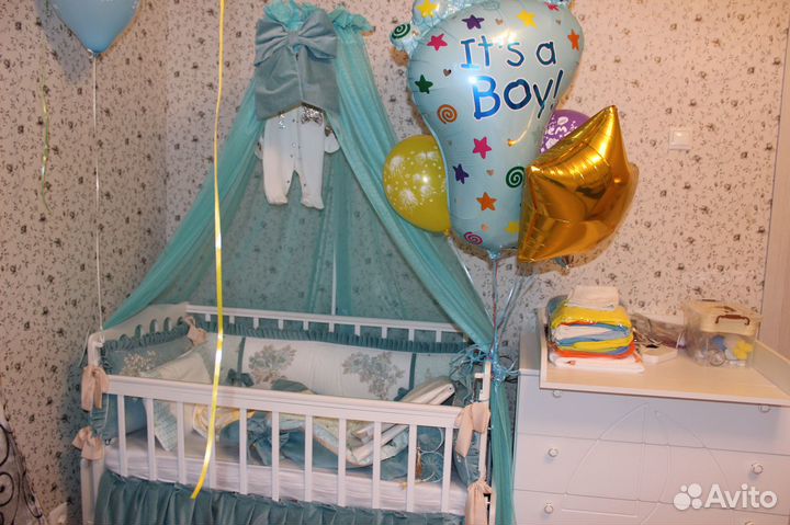 Детская кроватка с маятником и ящиком