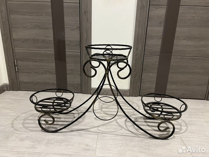 Подставка для цветов напольная металлическая