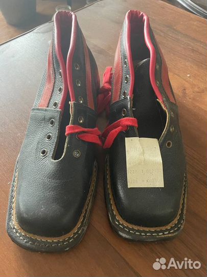 Лыжные ботинки