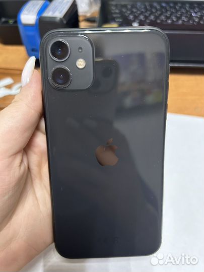 iPhone 11, 64 ГБ