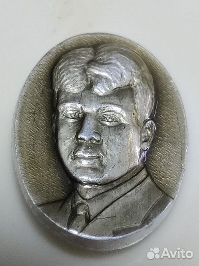 Значок есенин