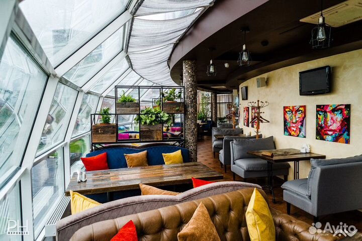 Бармен ресторана