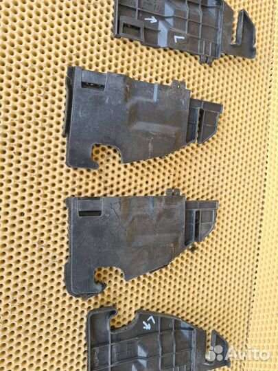 Дефлектор радиатора передний левый Infiniti M25