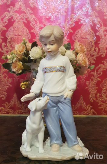 Фарфоровая статуэтка