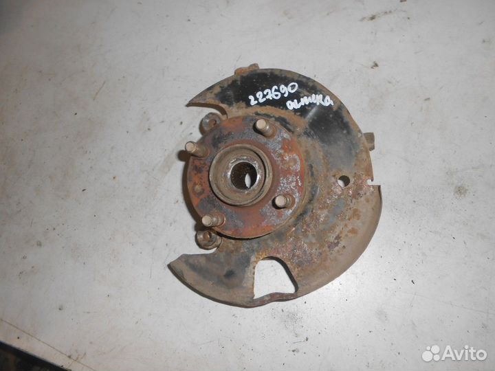 Кулак поворотный передний левый (Nissan Almera)