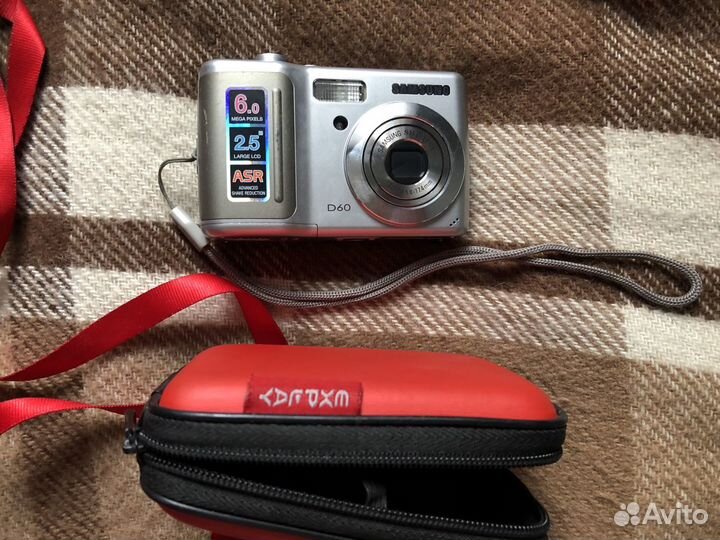 Компактный фотоаппарат samsung d60 с футляром