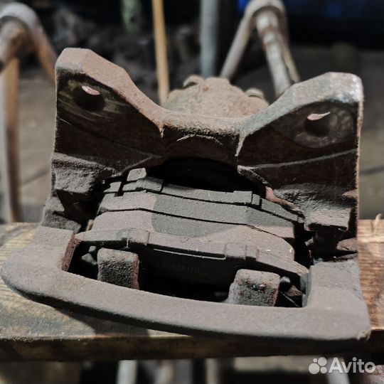 Суппорт тормозной задний от DodgeNitro