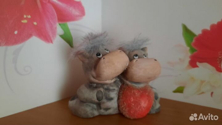 Статуэтка бегемотики. Love