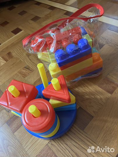 Развивающие игрушки для малышей пакетом