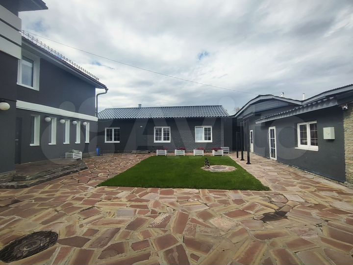 Коттедж 700 м² на участке 12 сот.