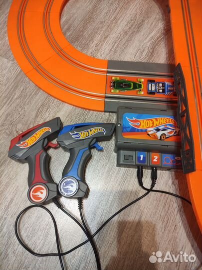 Гоночный автотрек с машинками на пульте управления